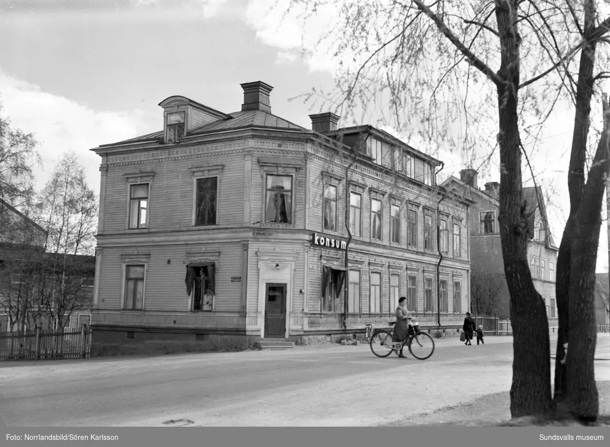 Konsumbutik vid Bergsgatan 26, i korsningen vid Thulegatan.