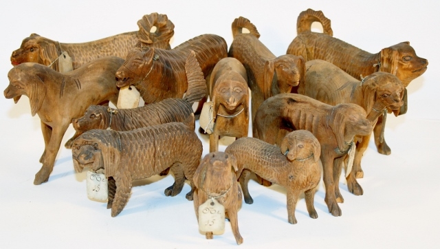 Tolv hundefigurer.