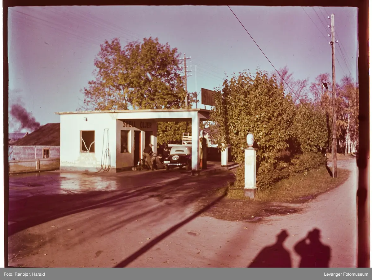 Hvedings bensinstasjon, Shell.
