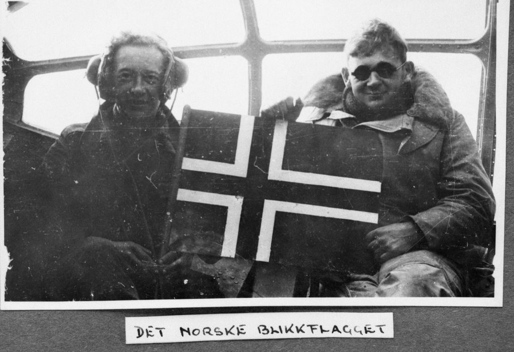 Andøya Flystasjon, 25års jubileum 333-skvadron. Blikkflagget ble bragt ...