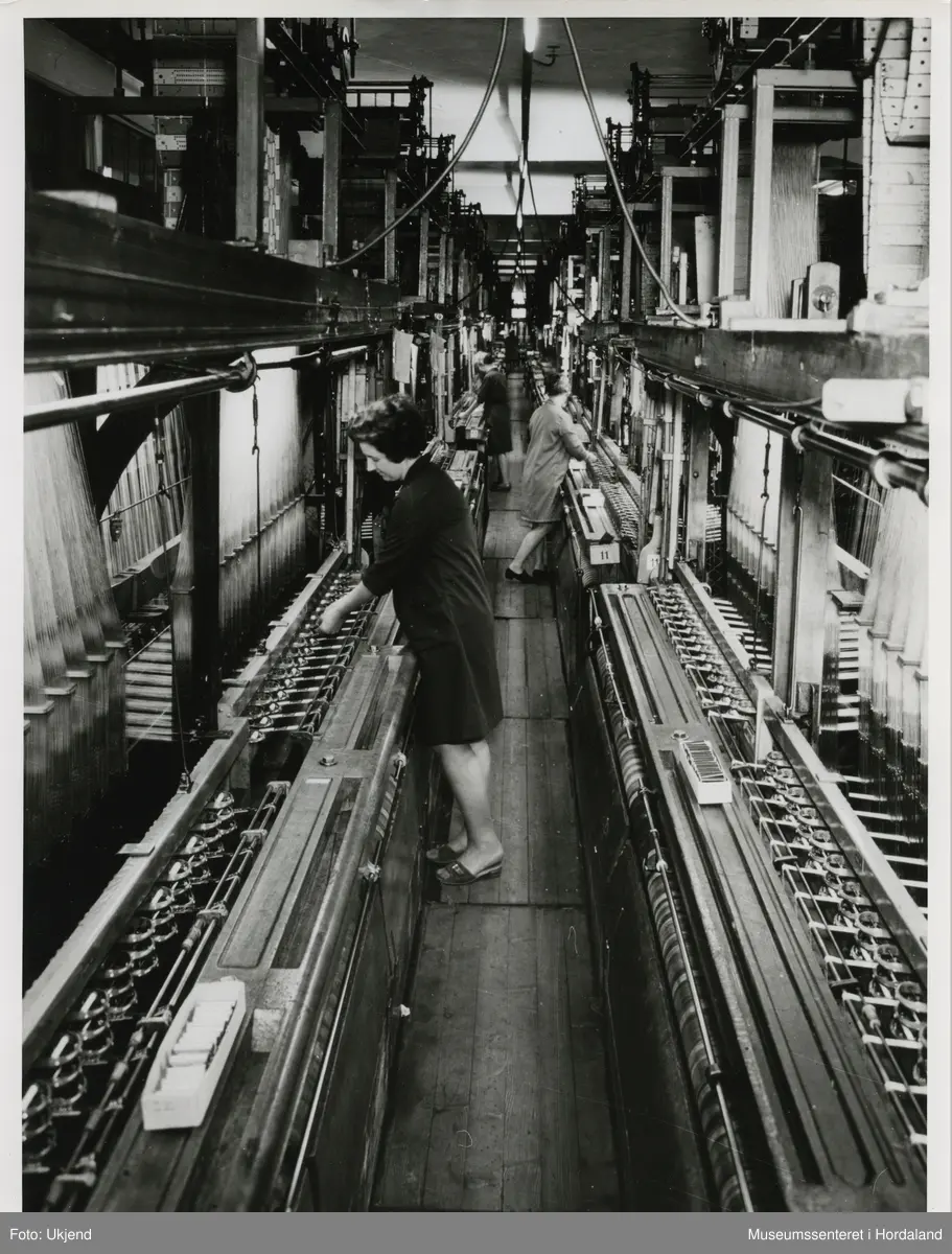 Produksjonslokala ved Trengereid Fabrikker, truleg ca. 1960-talet.