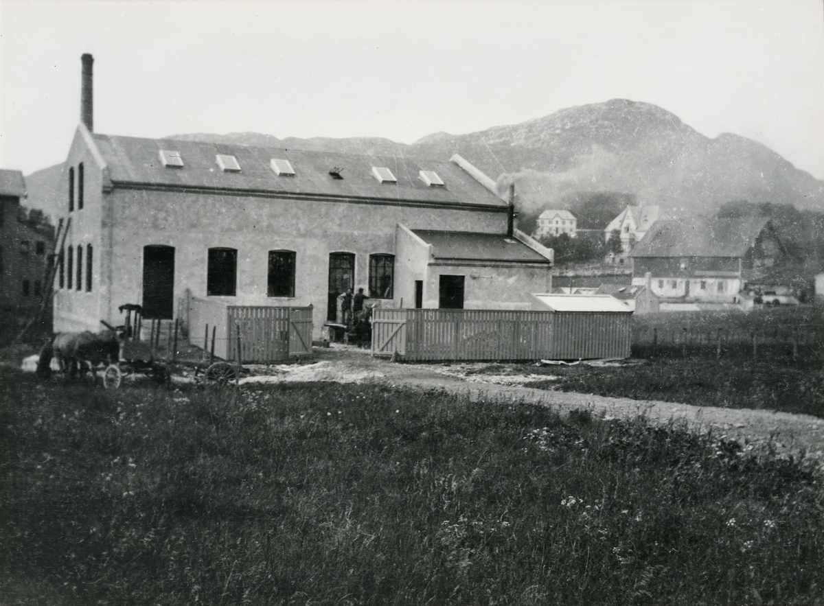 Fabrikkbygget til Trengereid Fabrikker på Solheim i 1911.