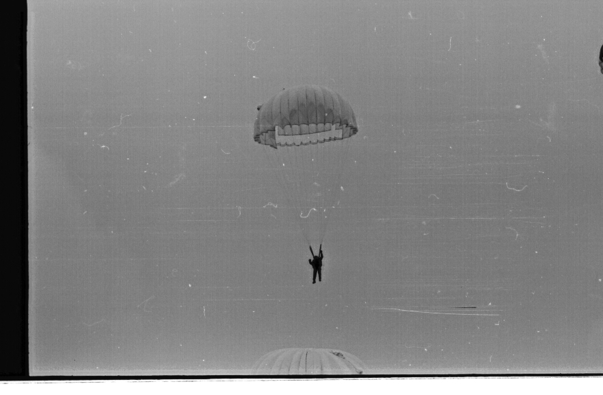 Fallskärmsjägarskolan i Karlsborg 1968.FJS-dag den 16/8.