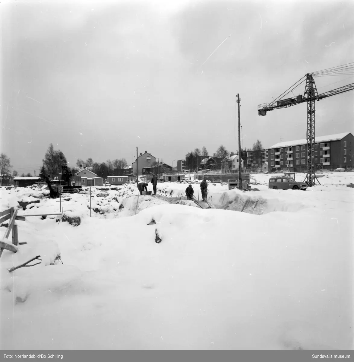 Markberedning och grundarbete inför byggandet av Skönsmons skola.