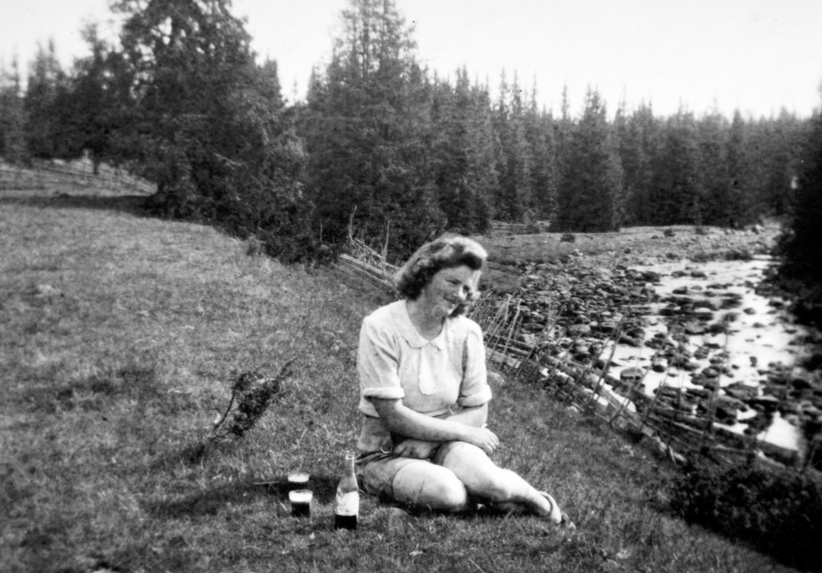 Karen Holstad, senere gift med Gudmund Tomter på Tørbustilen i 1945.