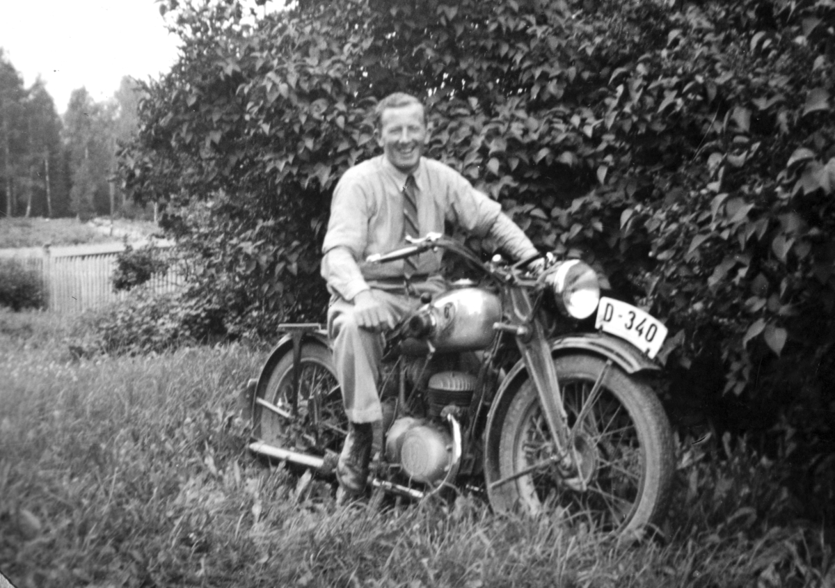 Motorsykkel D-340. Mann, ukjent.