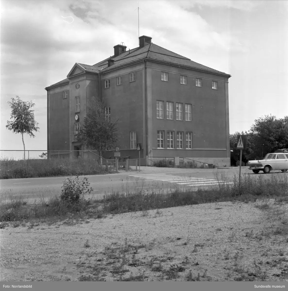 Skolan i Vapelnäs. Exteriörbilder.