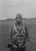 Porträtt av militäre flygföraren Birger Schyberg klädd för flygning, på flygfält på F 3 Östgöta flygflottilj. 1930-tal.