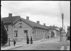 Residensgatan 10, Vänersborg
Centralhotellet.

På andra våningen startade skofabrikören  Anders Fredrik Carlsson  sin verksamhet 1860.