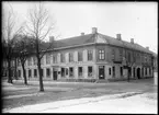 Edsgatan - Kungsgatan, Vänersborg.

Almlöf & Co.
Foto ca 1916-18