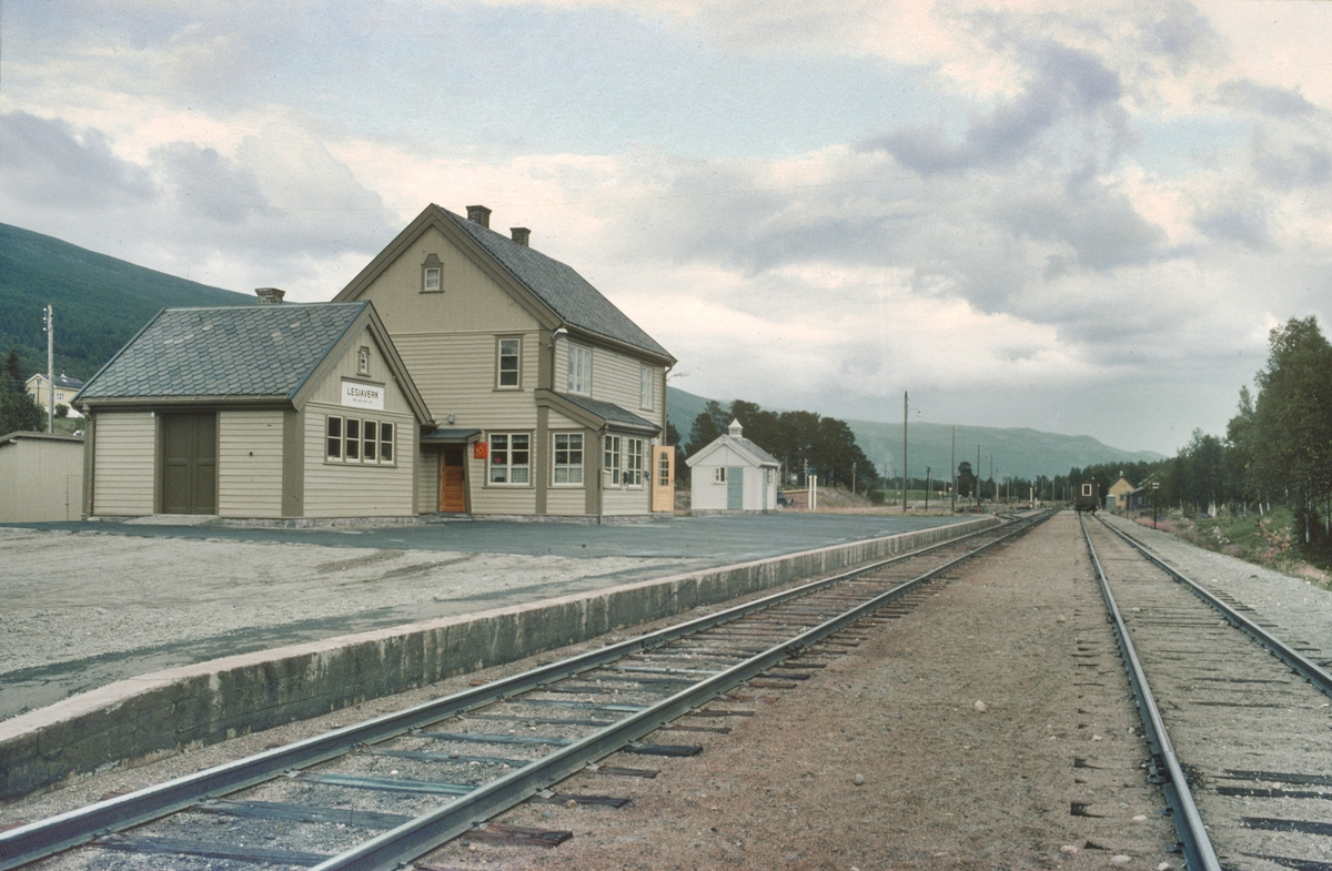 Lesjaverk stasjon. Godshus, Stasjonsbygning, Privet.