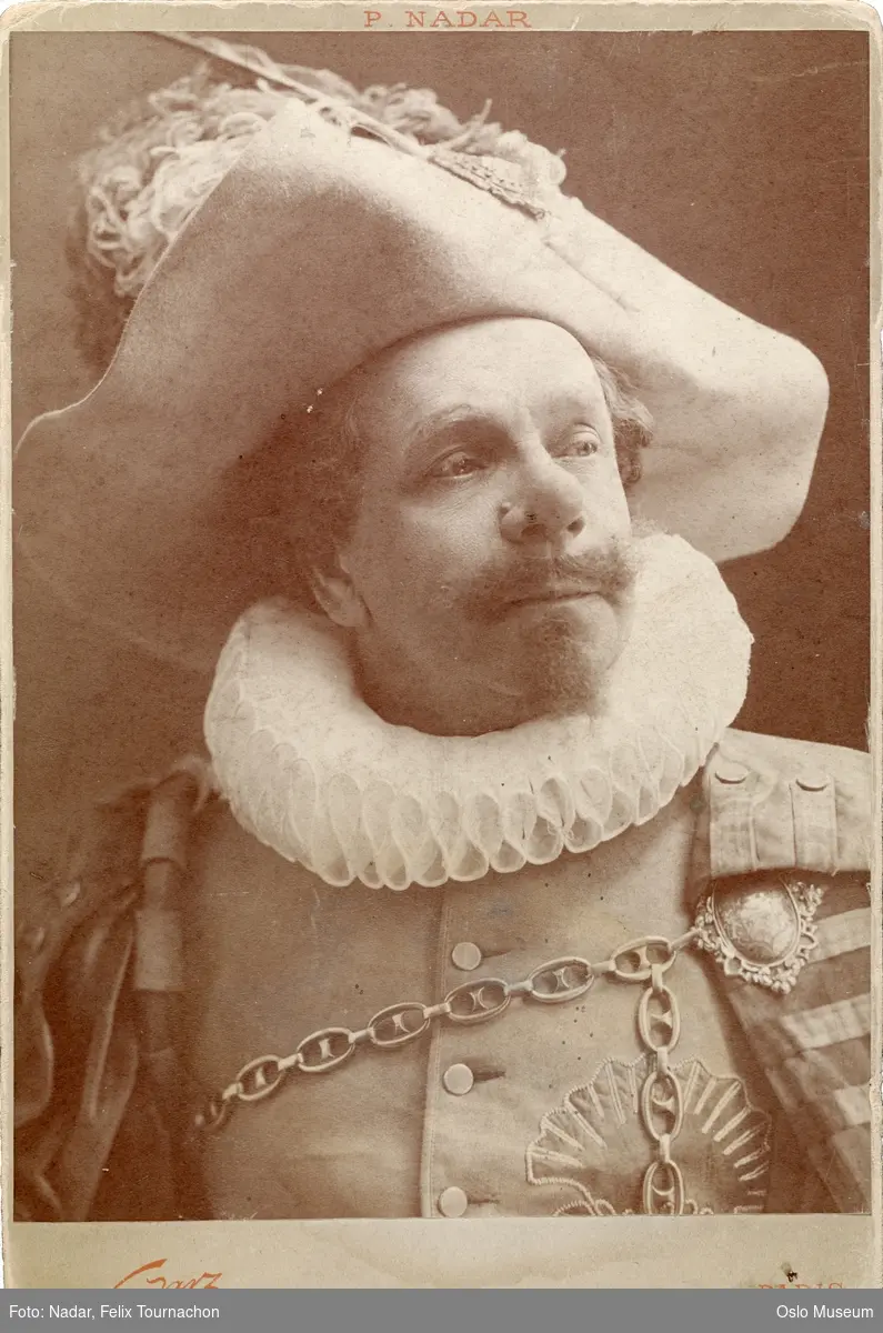 portrett, mann, skuespiller, rollebilde, brystbilde, tittelrollen i "Cyrano de Bergerac"