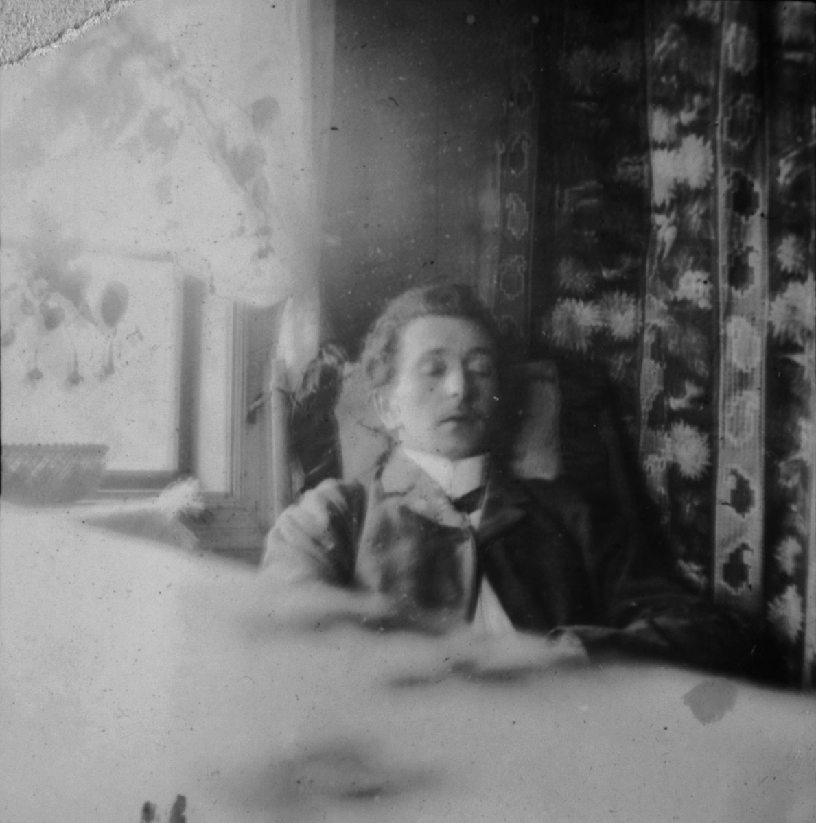 En sovende gjest 'Fossestuen' 1908.