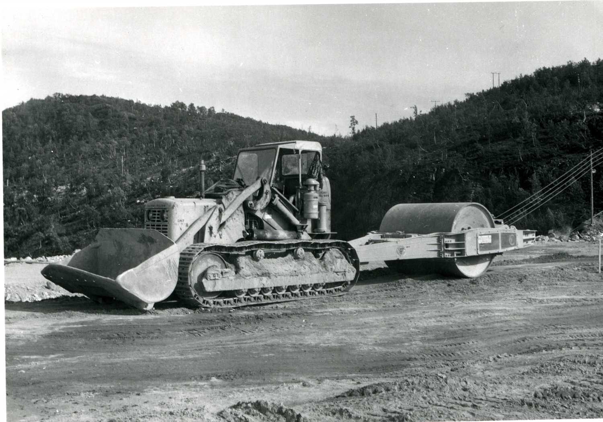 Shovel med vibrovals 04-08-59.tif