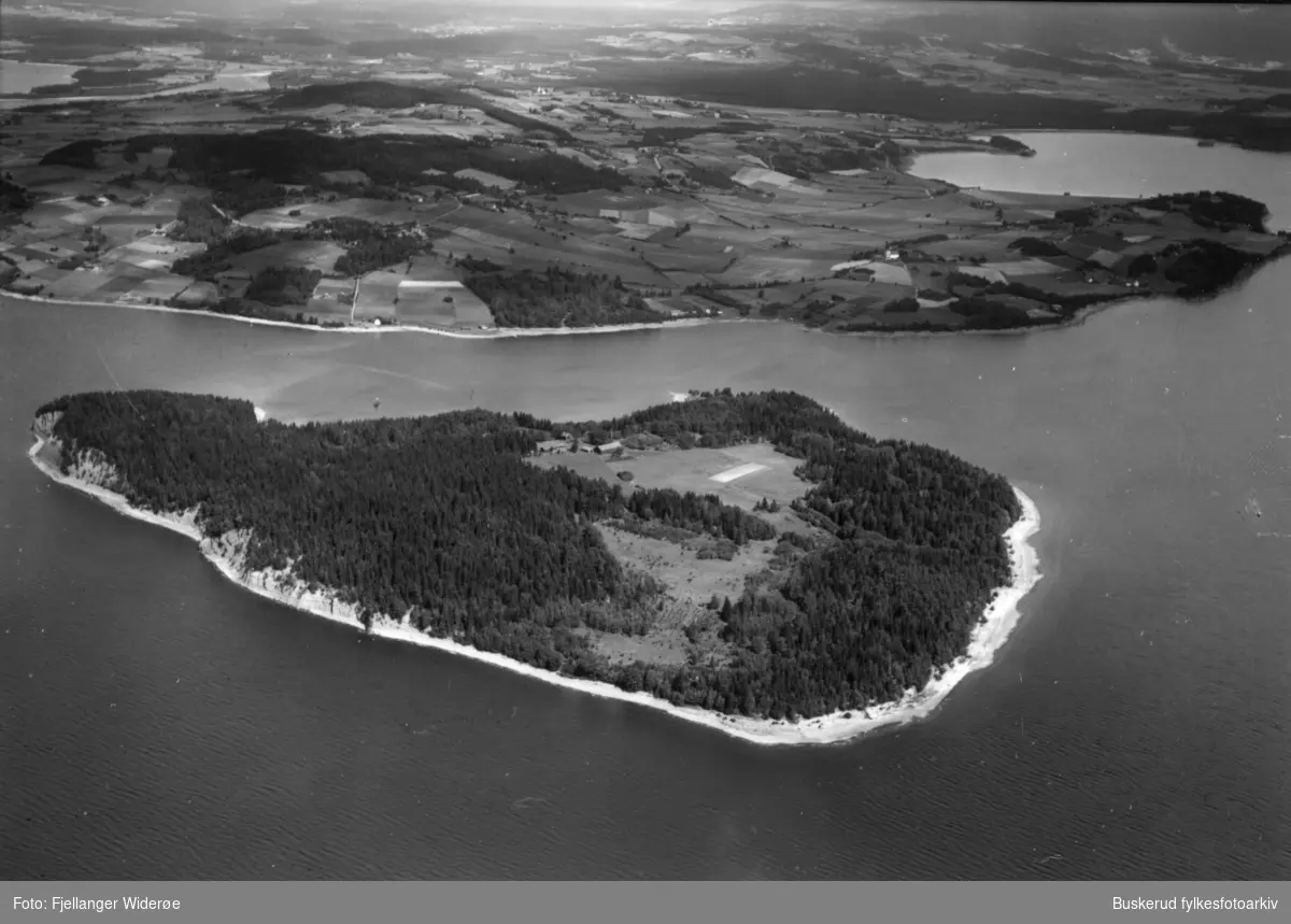 Tyrifjorden
Røysehalvøya i bakgrunnen
1935
Frognøya