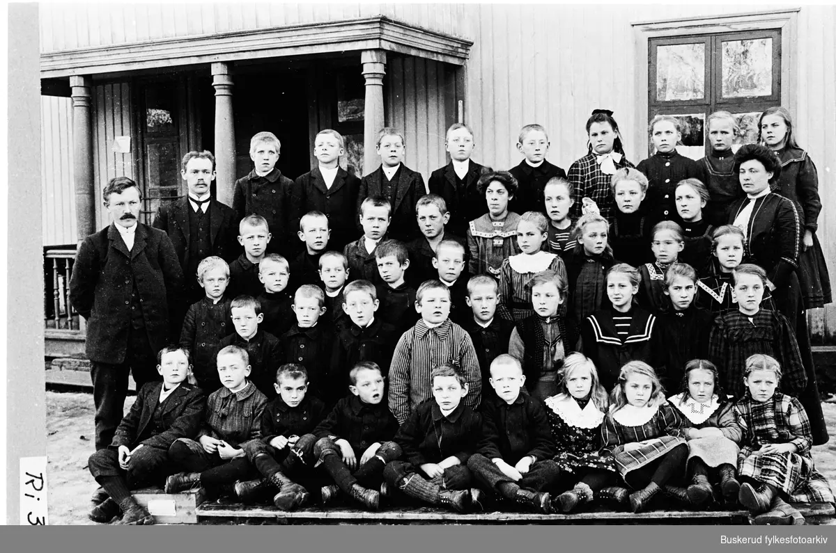 Holmestua i Haug. Tidligere skolebygning nå lærebolig. Fra 1861 Vangsfjerdingens skole eller Færdenskolen.