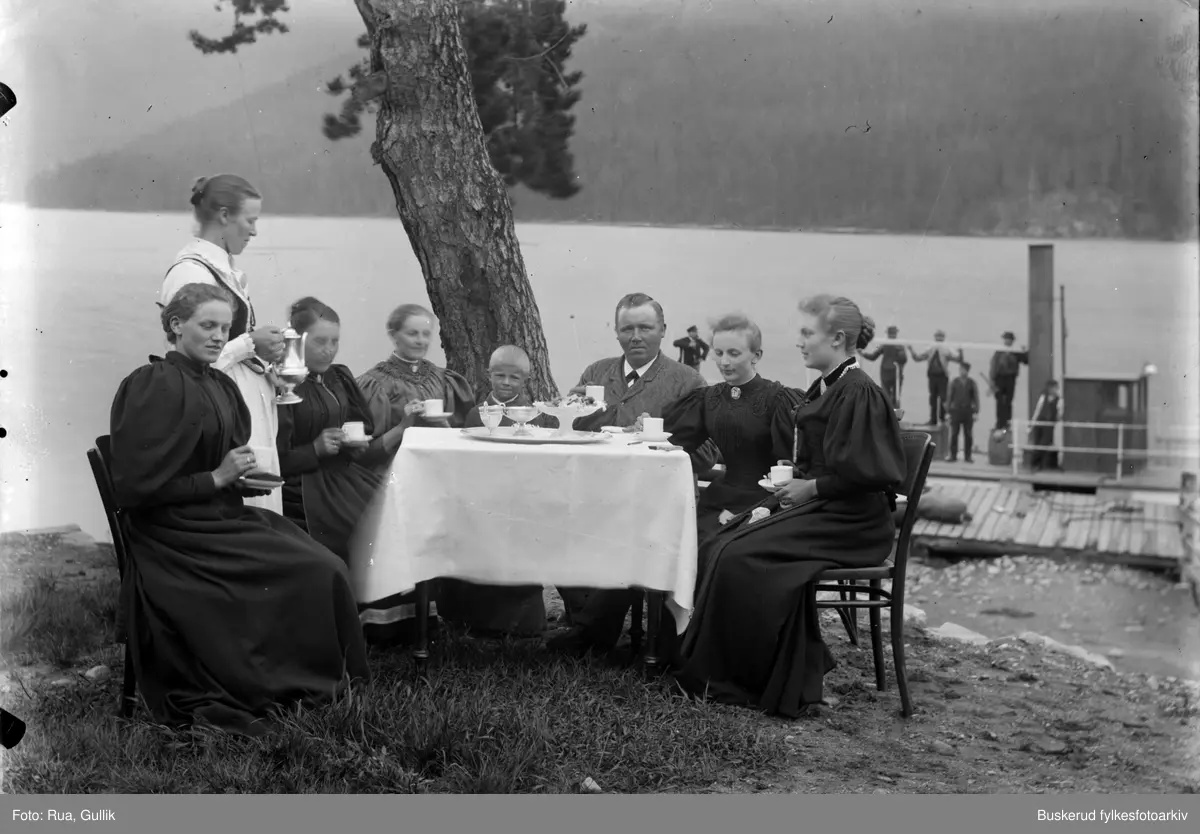 Kaffe selskapet til Christensen
Bildet er tatt ved Tinnoset Hotell 
1896