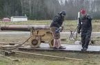 Kopia av Vasas 24-pundiga bronskanonen provskjuts vid Saab Bofors Test Center i Karlskoga.Skottet riktades mot en kopia av en del av Vasas fartygssida.