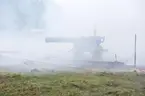 Kopia av Vasas 24-pundiga bronskanonen provskjuts vid Saab Bofors Test Center i Karlskoga.Skottet riktades mot en kopia av en del av Vasas fartygssida.