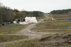 Kopia av Vasas 24-pundiga bronskanonen provskjuts vid Saab Bofors Test Center i Karlskoga.Skottet riktades mot en kopia av en del av Vasas fartygssida.