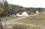 Kopia av Vasas 24-pundiga bronskanonen provskjuts vid Saab Bofors Test Center i Karlskoga.Skottet riktades mot en kopia av en del av Vasas fartygssida.