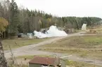 Kopia av Vasas 24-pundiga bronskanonen provskjuts vid Saab Bofors Test Center i Karlskoga.Skottet riktades mot en kopia av en del av Vasas fartygssida.