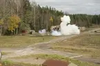 Kopia av Vasas 24-pundiga bronskanonen provskjuts vid Saab Bofors Test Center i Karlskoga.Skottet riktades mot en kopia av en del av Vasas fartygssida.