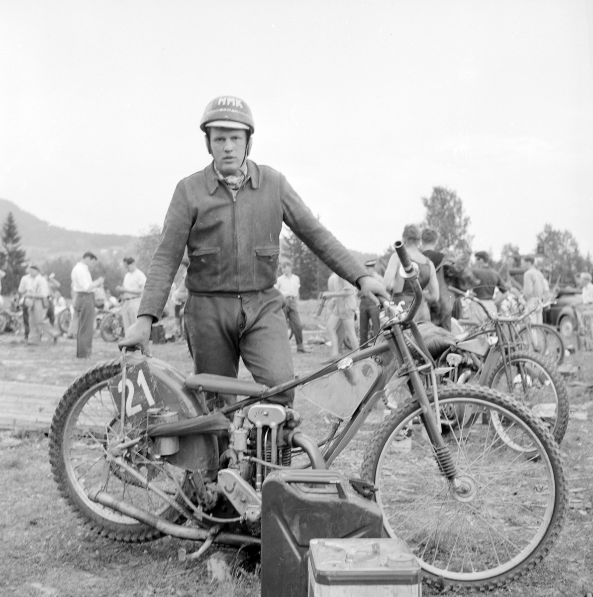 Speedway, motorsykkel, motorsport, Travbanen, Brumunddal. Motorsykkelfører, ukjent.