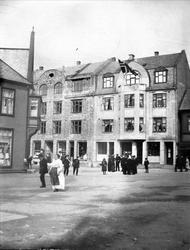 Bebyggelse ved Rikard Kaarbøs plass i Harstad.