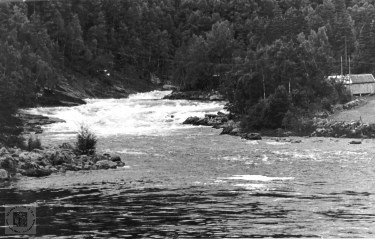 Tungefossen i flaum