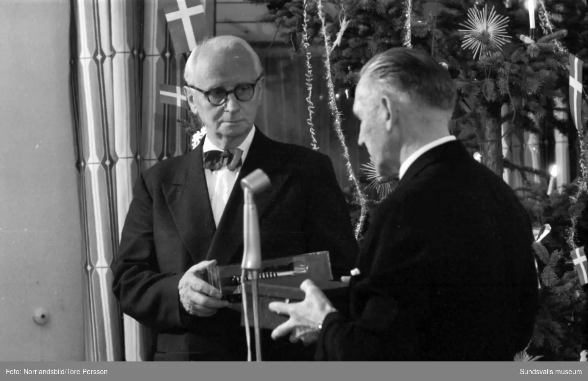 Verkstadsskolans julfest 1959 med avgående styrelseledamöterna Verner Söderkvist och Theodor Persson.