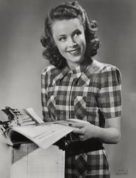 Porträtt av skådespelerskan Annalisa Ericson (1913-2011) ikl