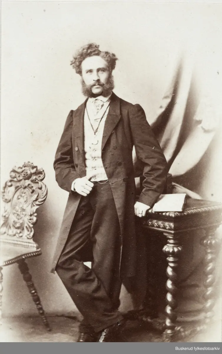 Visittkortalbum
Kjøpmann J. L. Cammermeyer fra Drammen