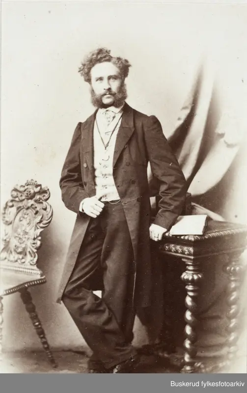 Visittkortalbum
Kjøpmann J. L. Cammermeyer fra Drammen