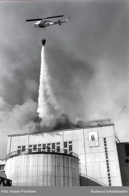 Brann ved Follum fabrikker i Hønefoss