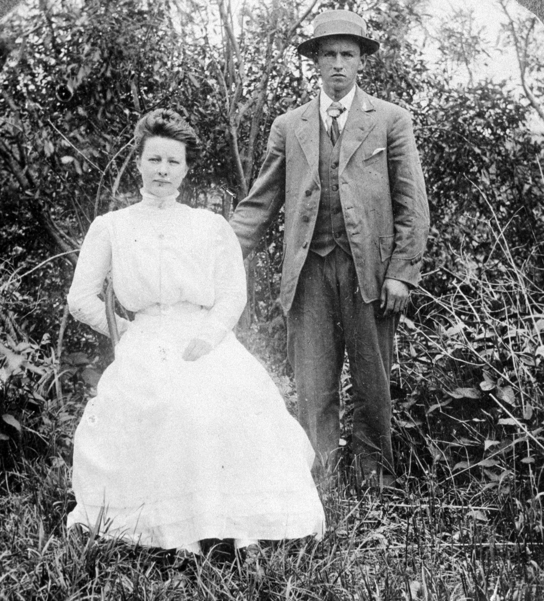 Amerikabilder, Per Mæhlum, Vallset.
Sofie Mæhlum og broren Jens Mæhlum, ca 1911