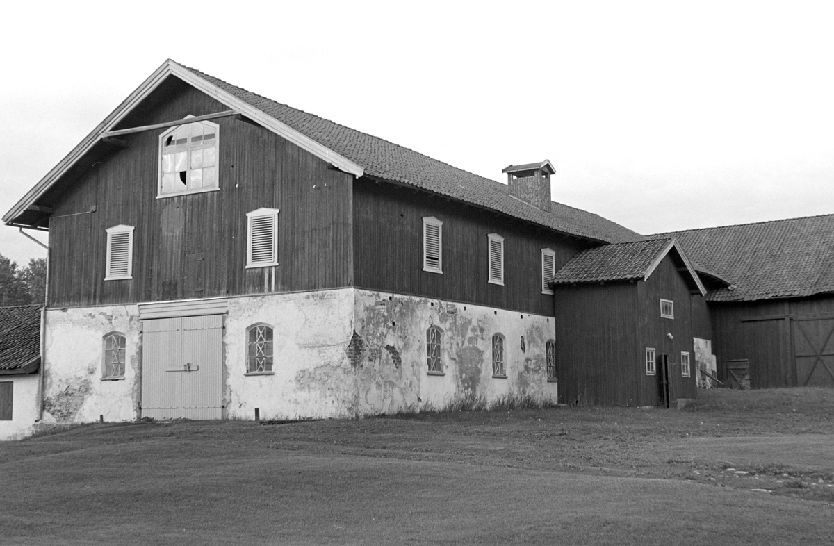 HJELLUM, VANG i Hamar kommune, LÅVE. 