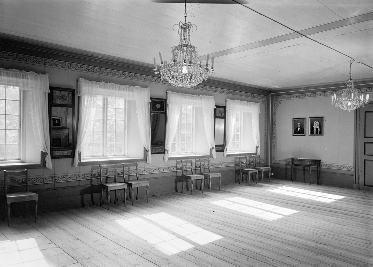 Stange, Hverven gård, interiør fra salen i 2. etasje,