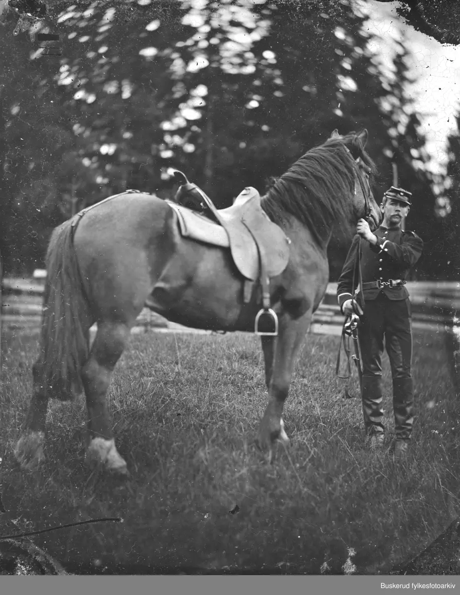 En militær med hest
ca. 1865