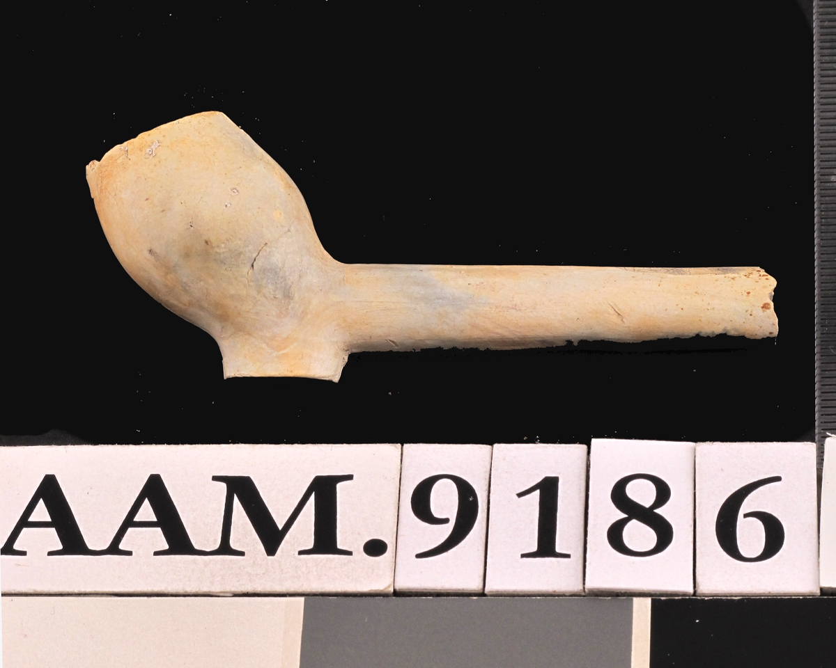 To skjold, Goudas bystempel./ to skjold i relieff med perlerand,/ r