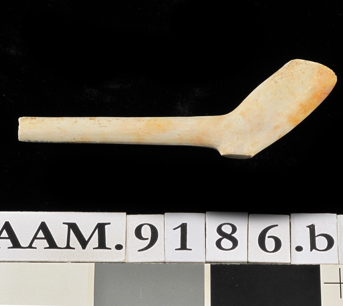 To skjold, Goudas bystempel./ to skjold i relieff med perlerand,/ r