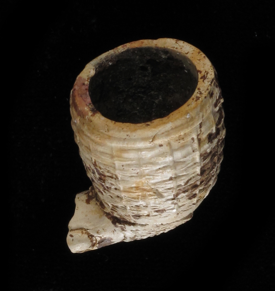 To skjold, Goudas bystempel./ to skjold i relieff med perlerand,/ r