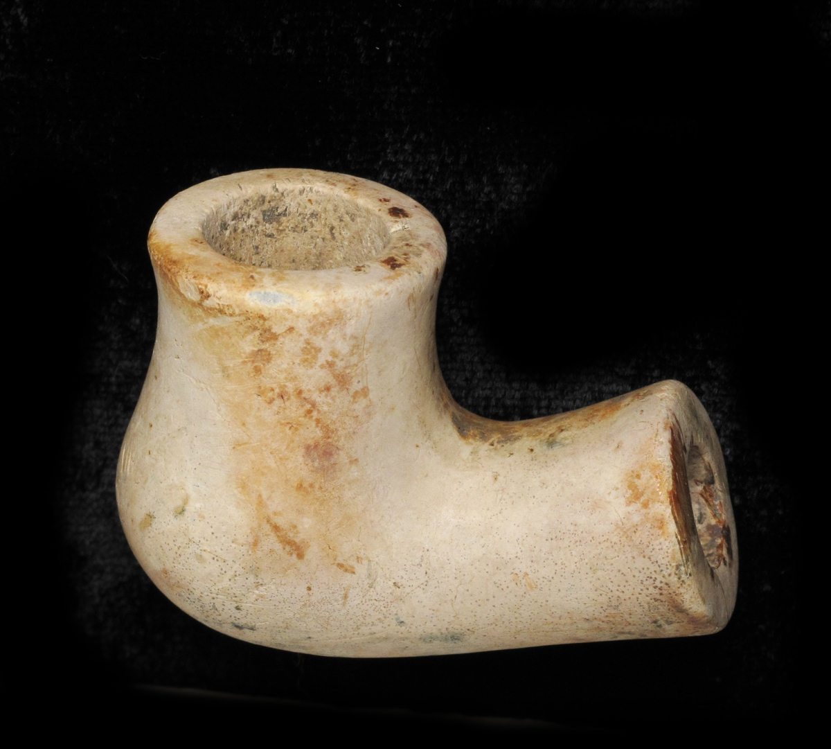 To skjold, Goudas bystempel./ to skjold i relieff med perlerand,/ r