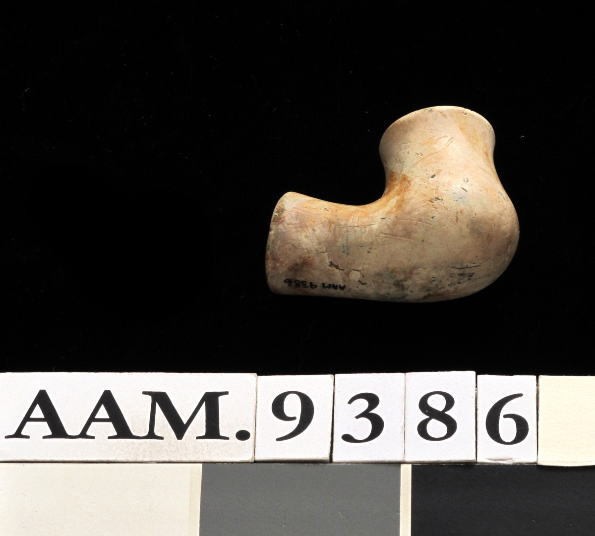 To skjold, Goudas bystempel./ to skjold i relieff med perlerand,/ r