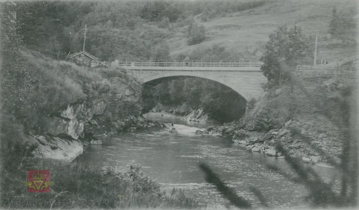 Album fra 1929-1943. Hoftabru i Lom fotografert 1934.