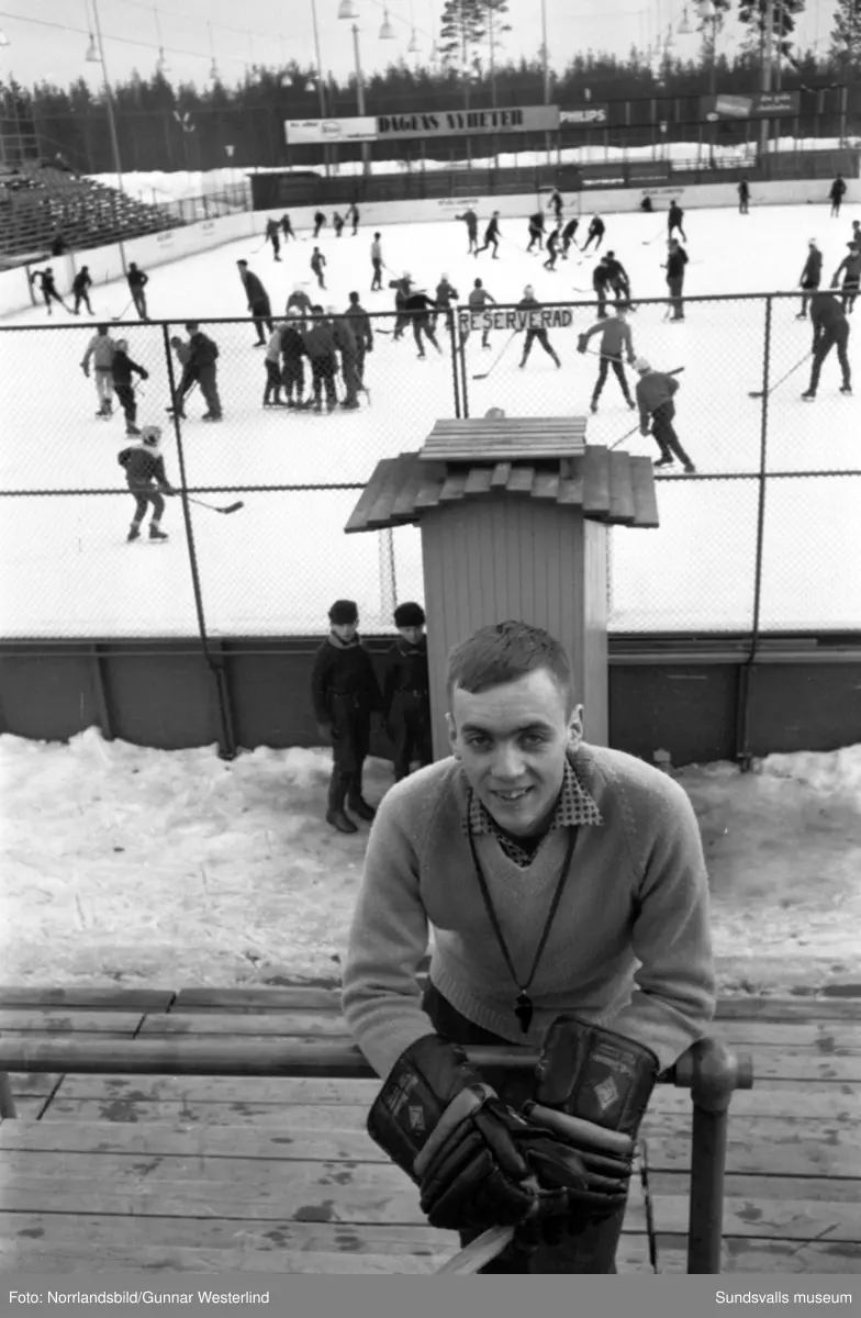 Reportagebilder om ungdomens vintersportlov, fotograferat för Dagbladet. Basket, ishockey, simning, brottning.