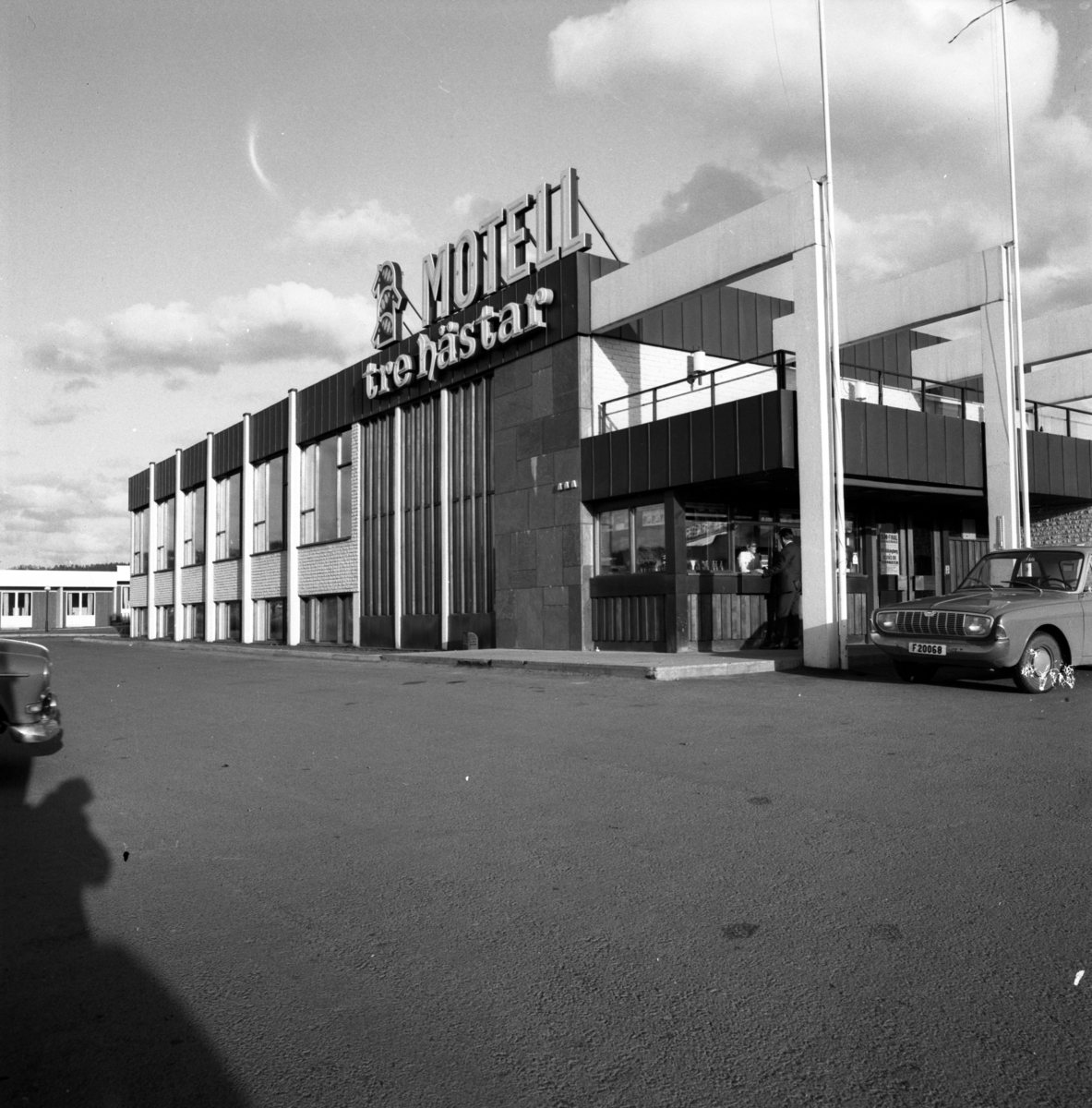 MOTELL tre hästar utmed Birkagatan i Huskvarna den 25 april 1970.