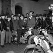 Skolungdomar på besök på Husqvarna AB i Huskvarna under vinterlovet   den 21 februari 1961