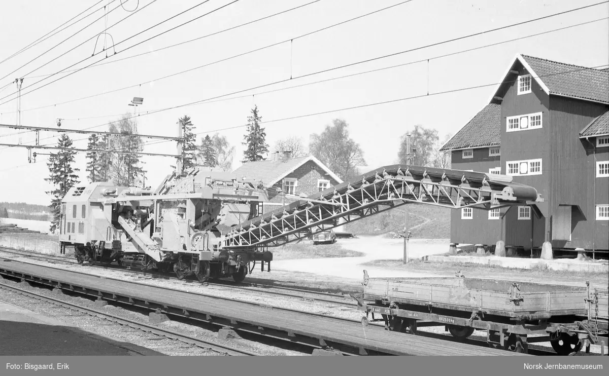 Ballastrenskeverk Matisa 12CB8 NSB Xrsm 1309 på Kråkstad stasjon