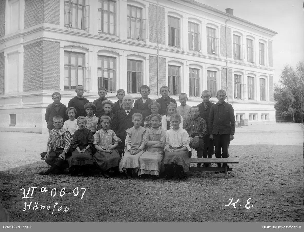 Gruppe Hønefoss folkeskole
Klasse 6a 1906-1907
skoleklasse